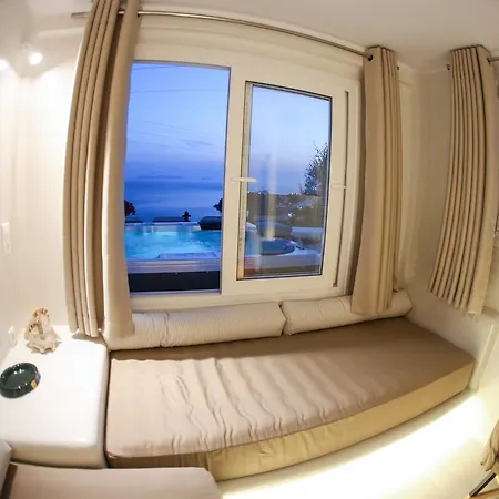 Elina And Guest house